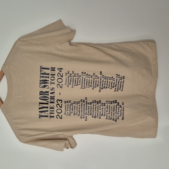 Taylor Swift Eras Tour 2023-2024 Beige Graphic Tee Size Medium - Picture 2 of 5